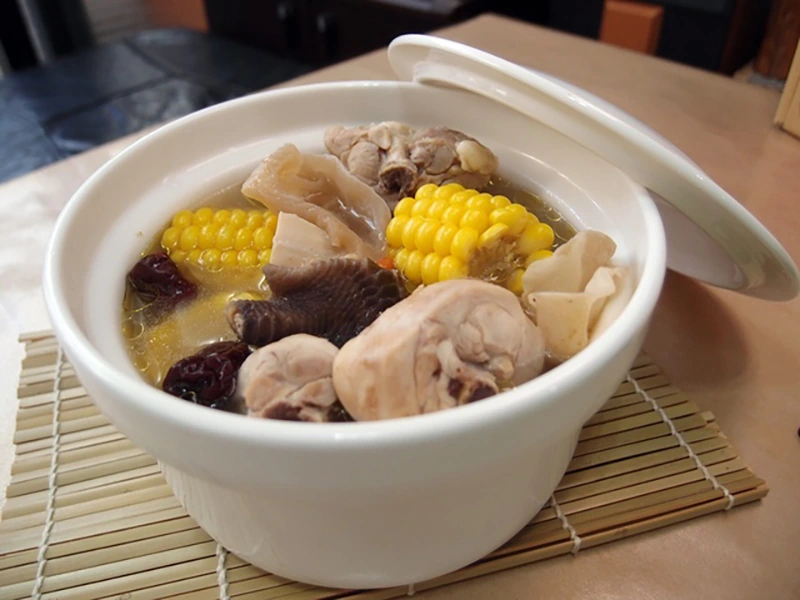 白木耳玉米雞湯